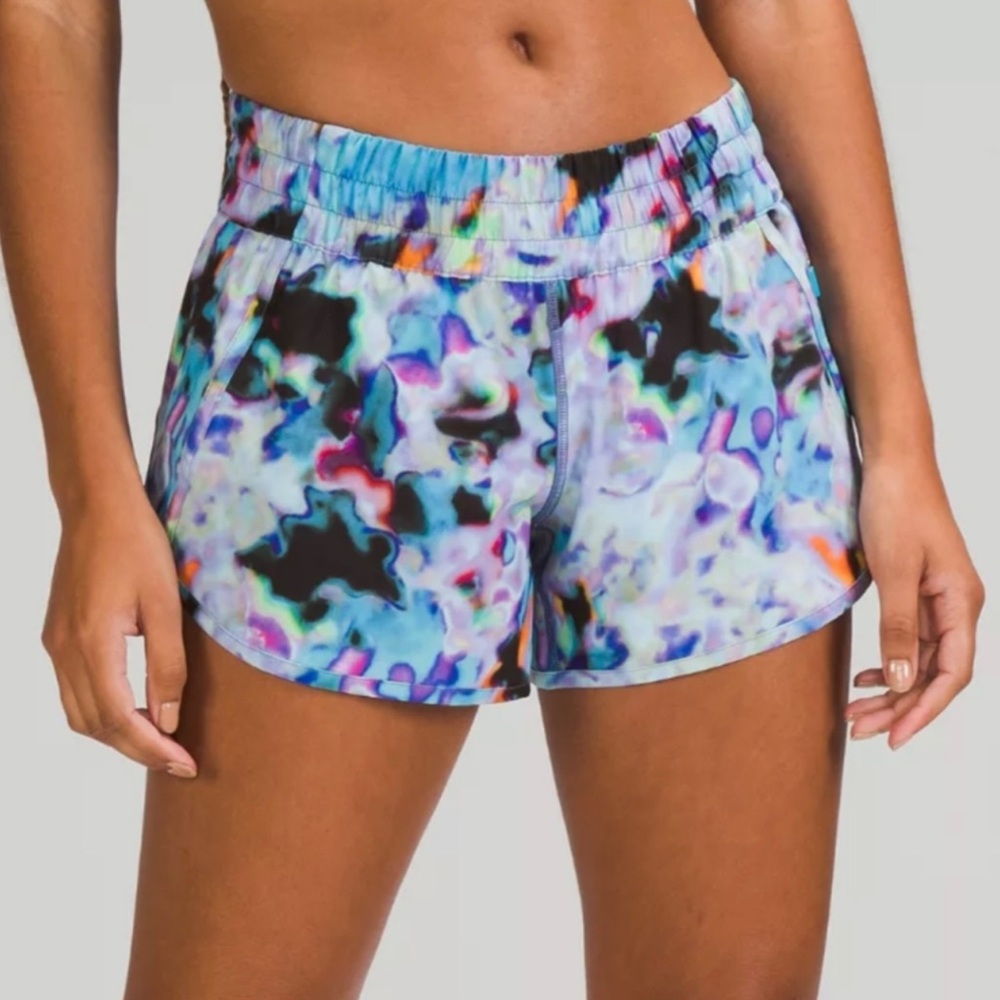 🦄 Unicorn Lululemon NWT Size 6 Seawheeze Tracker Shorts Euphoria Multi